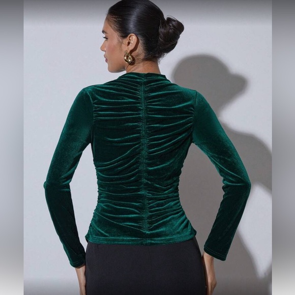 Elegant Green Velvet Long Sleeve Top - Picture 2 of 6
